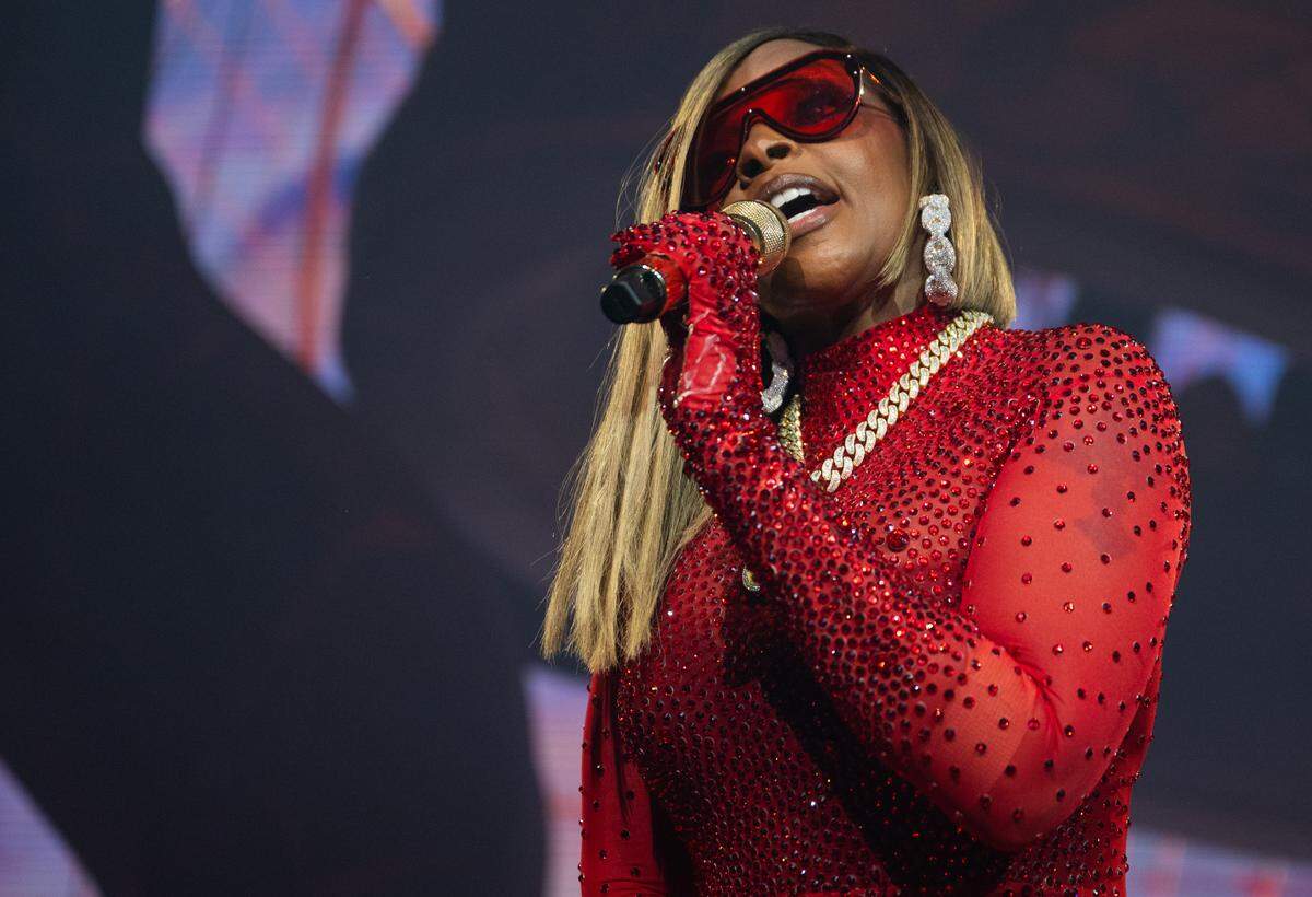 Hip-hop soul singer Mary J. Blige performs on her main stage at Golden 1 Center on Saturday.