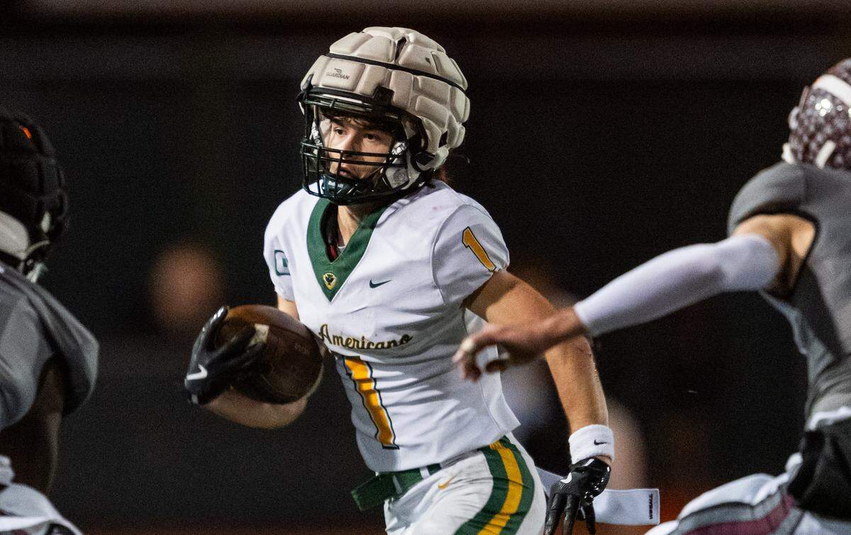Rio Americano Raiders wide receiver Devin Pointes (1) takes a reverse for a 7-yard gain against the Woodcreek Timberwolves in a CIF Sac-Joaquin Division III semifinal playoff game in Roseville on Friday, Nov. 21, 2025. 