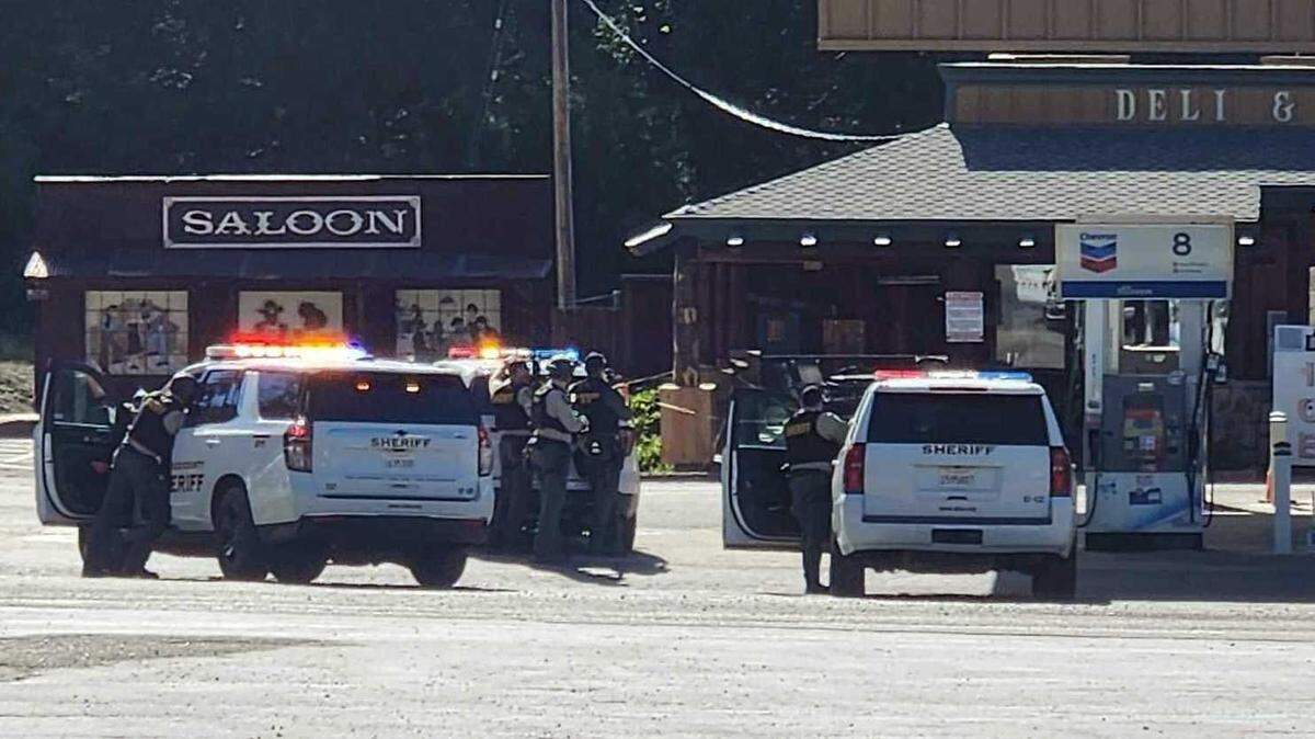 El Dorado County sheriff’s deputies work to coax a man from a Fresh Pond gas station after the man allegedly pointed a loaded shotgun at a customer on Saturday, May 25, 2024. The man surrendered and was taken into custody. No injuries were reported.