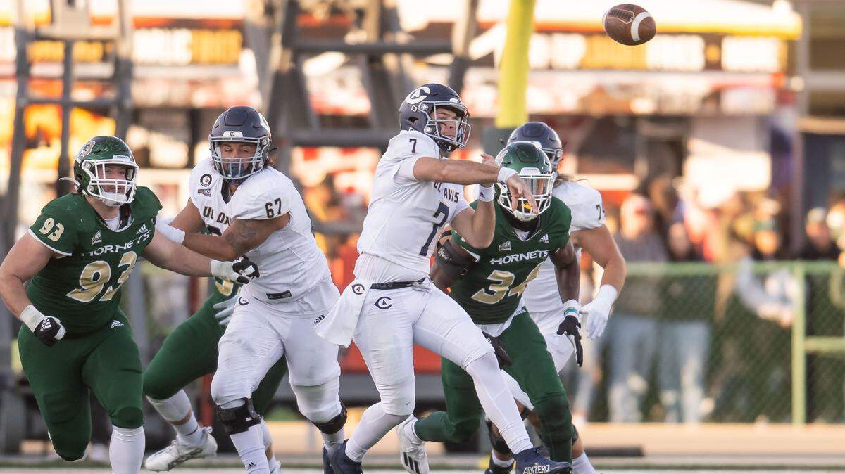 UC Davis Aggies quarterback Miles Hastings (7) passes under pressure during the third quarter at the Causeway Classic at Hornet Stadium in 2022.