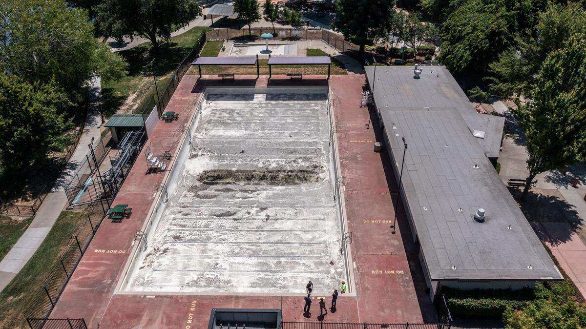 A view of the closed Southside Park pool on Wednesday, June 8, 2023 after Assemblyman Kevin McCarty, D-Sacramento, and Sacramento City Councilwoman Katie Valenzuela announced a state check for $500,000 that will help resurface it. It’s still closed.