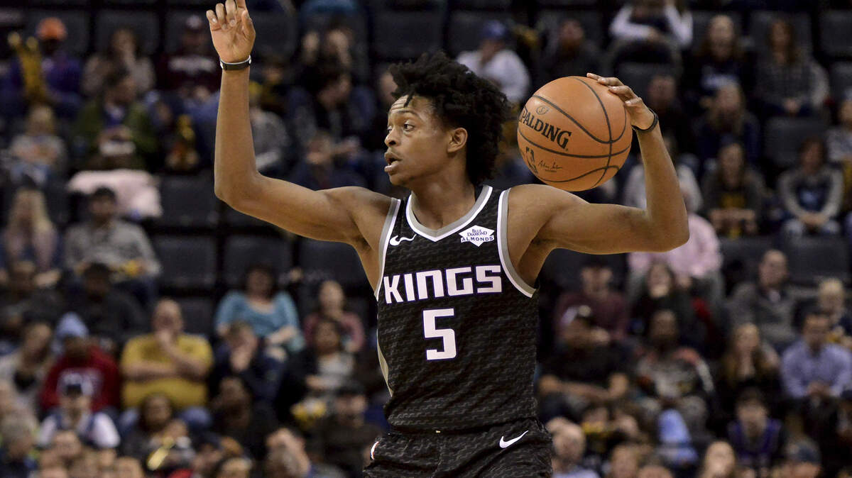 Sacramento Kings guard De’Aaron Fox (5) plays in the first half of an NBA basketball game against the Memphis Grizzlies Friday, Jan. 25, 2019, in Memphis, Tenn. (AP Photo/Brandon Dill)