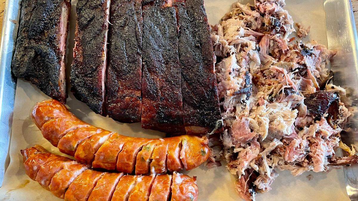 Hog Wild’s barbecue includes jalapeño-cheese sausages, St. Louis-style ribs and pulled pork.