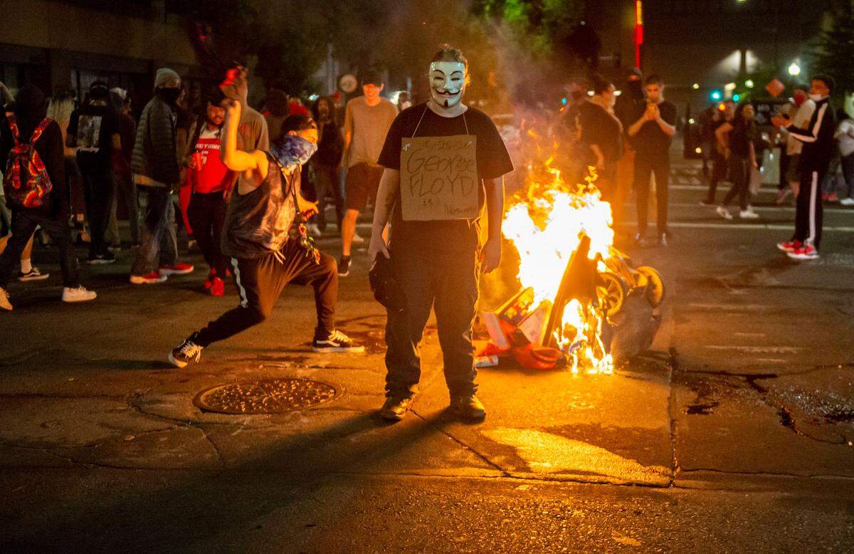 After a full day of George Floyd protests in downtown Sacramento on Saturday, May 30, 2020, vandals started street fires and looted businesses including Macy’s and BevMo.