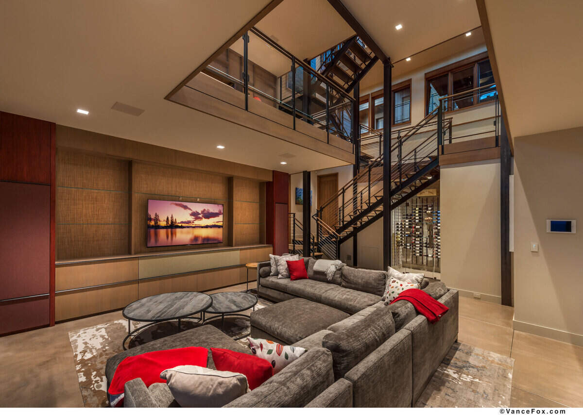 The Dollar Point home is a fusion of modern and natural elements.