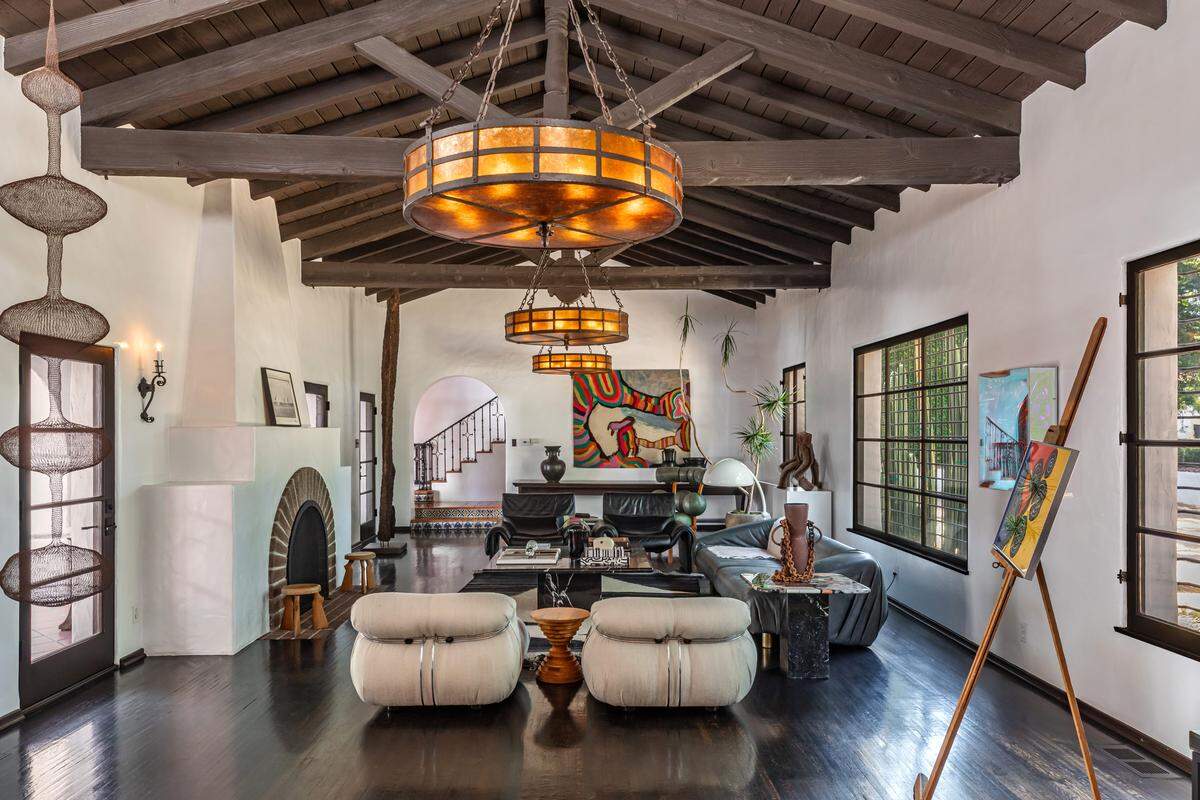 The former home of the late actress Diane Keaton features a central courtyard, fountain, swiming pool and guest house.