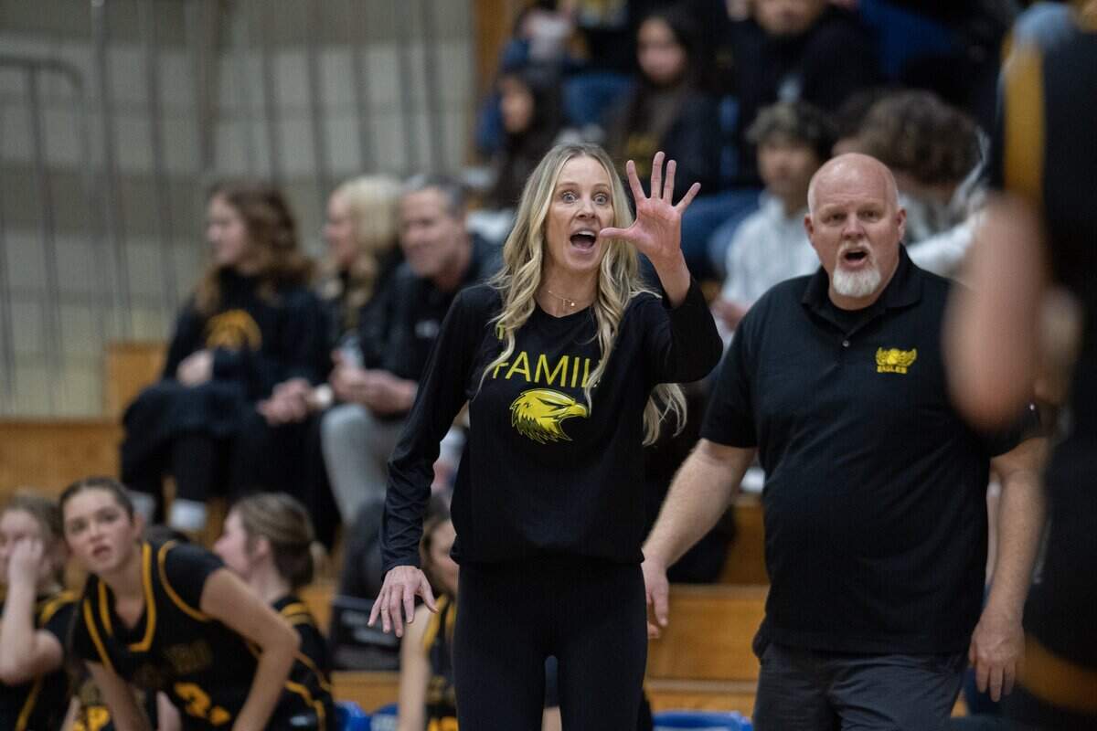 Del Oro Golden Eagles head coach MJ Masys yells out instructions in a game against the Rocklin Thunder on Friday, Jan. 10, 2025 in Rocklin. Masys was replaced before the 2025-26 season as parents have expressed concern about potential overreach by Placer Unified High School District board trustee Tom Duncan.