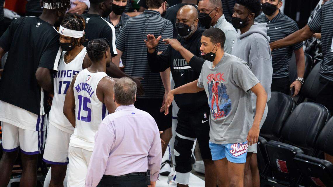 Sacramento Kings guard Tyrese Haliburton (0), right, congratulates new teammate Davion Mitchell on his performance after the Kings’ overtime loss to the Golden State Warriors at their NBA California Classic game Tuesday, Aug. 3, 2021, at Golden 1 Center in downtown Sacramento.