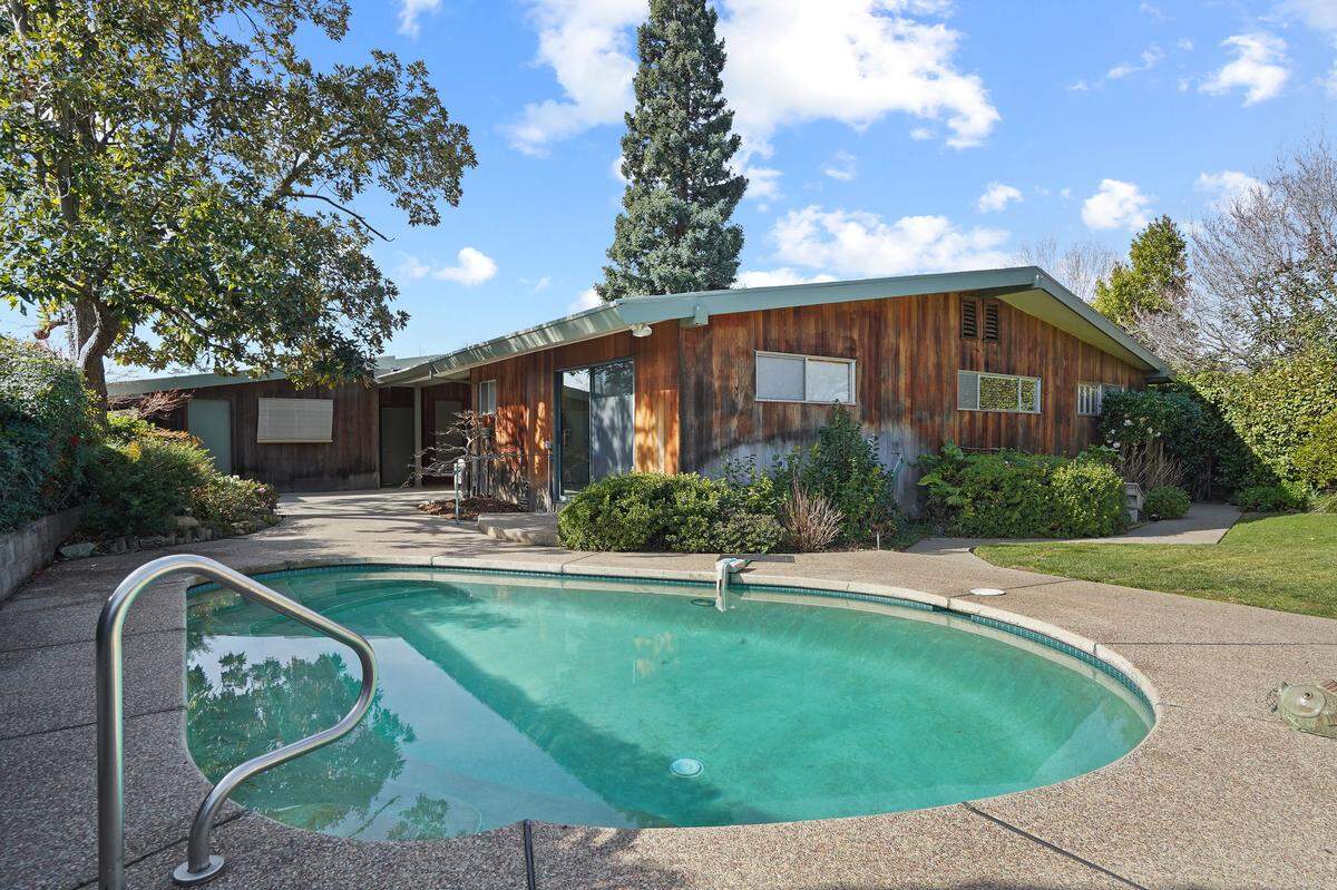 A pool has long steps for lounging.