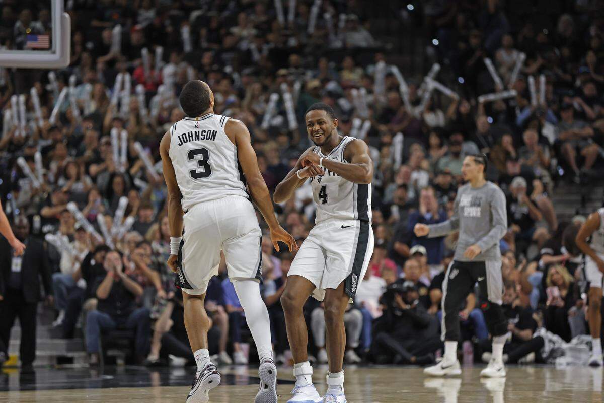 De’Aaron Fox (4) of the San Antonio Spurs celebrate with Keldon Johnson (3) after a dunk against the Sacramento Kings in second half at Frost Bank Center on November 16, 2025, in San Antonio, Texas.