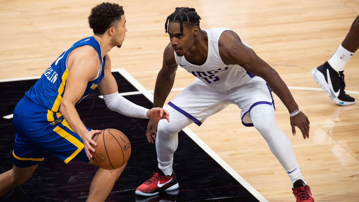 Sacramento Kings guard Davion Mitchell (15), right, defends against Golden State Warriors guard Jaquori McLaughlin (40) during the second period of their NBA California Classic game Tuesday, Aug. 3, 2021, at Golden 1 Center in downtown Sacramento. The four-team, two-day format began Tuesday, featuring a double-header matchup each day with the Kings, Golden State Warriors, Los Angeles Lakers and Miami Heat.