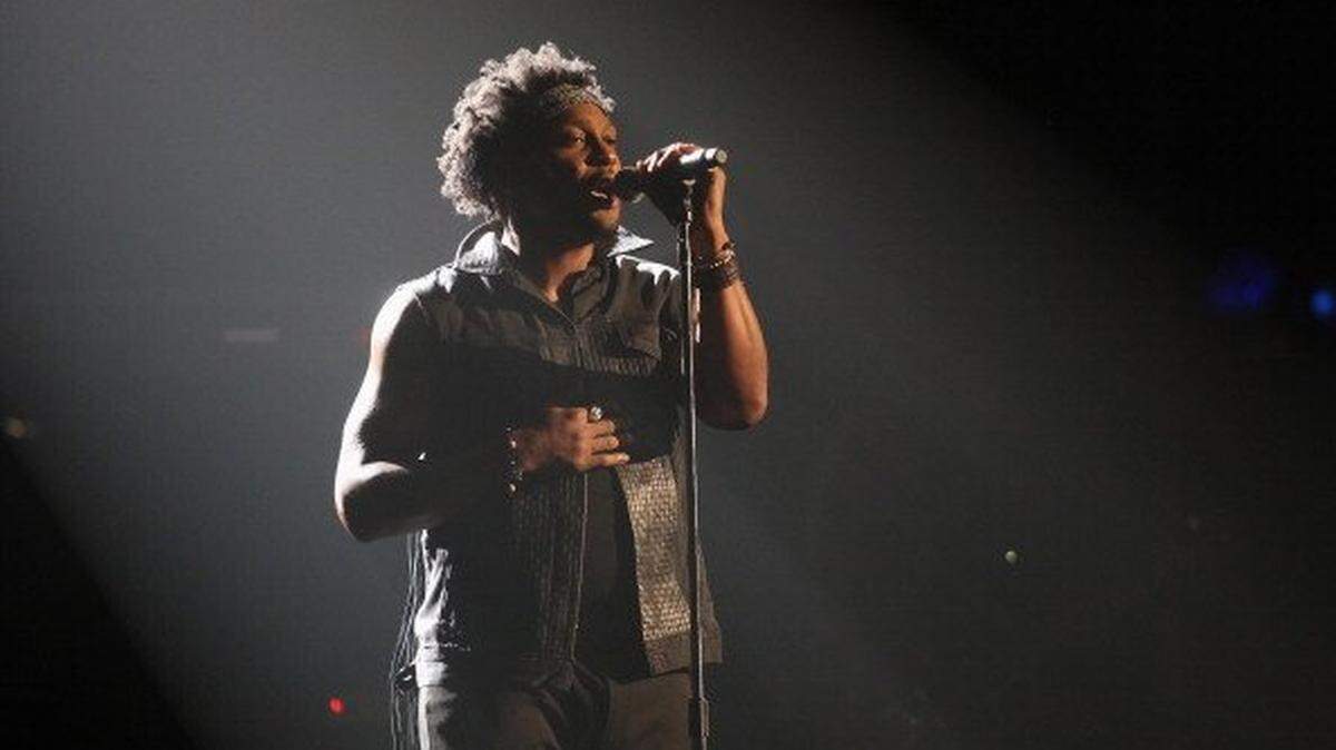 LOS ANGELES, CA - JULY 01: Singer D'Angelo onstage during the 2012 BET Awards at The Shrine Auditorium on July 1, 2012 in Los Angeles, California. (Photo by Christopher Polk/Getty Images For BET)