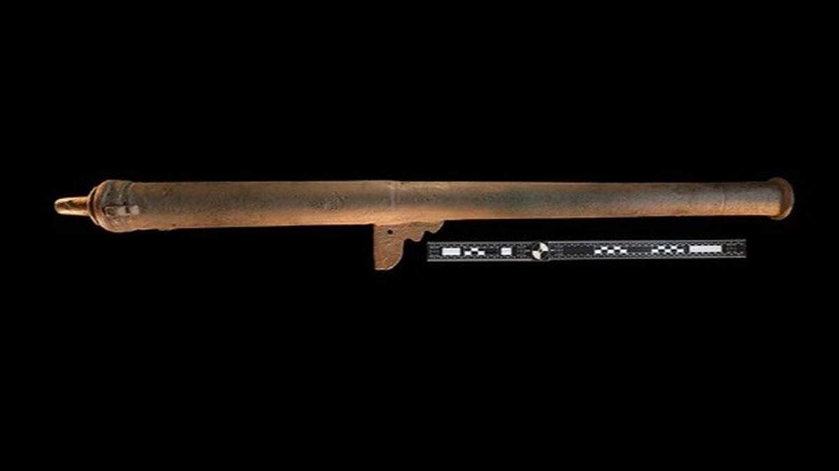 A 40-pound bronze cannon, or wall gun, believed to have been part of the Francisco Vázquez de Coronado expedition has been discovered in southern Arizona.