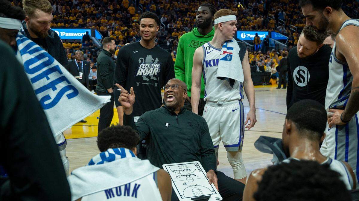 Sacramento Kings coach Mike Brown talks to players during a fourth-quarter timeout in Game 6 of the first-round NBA playoff series at Chase Center on Wednesday, April 28, 2023.