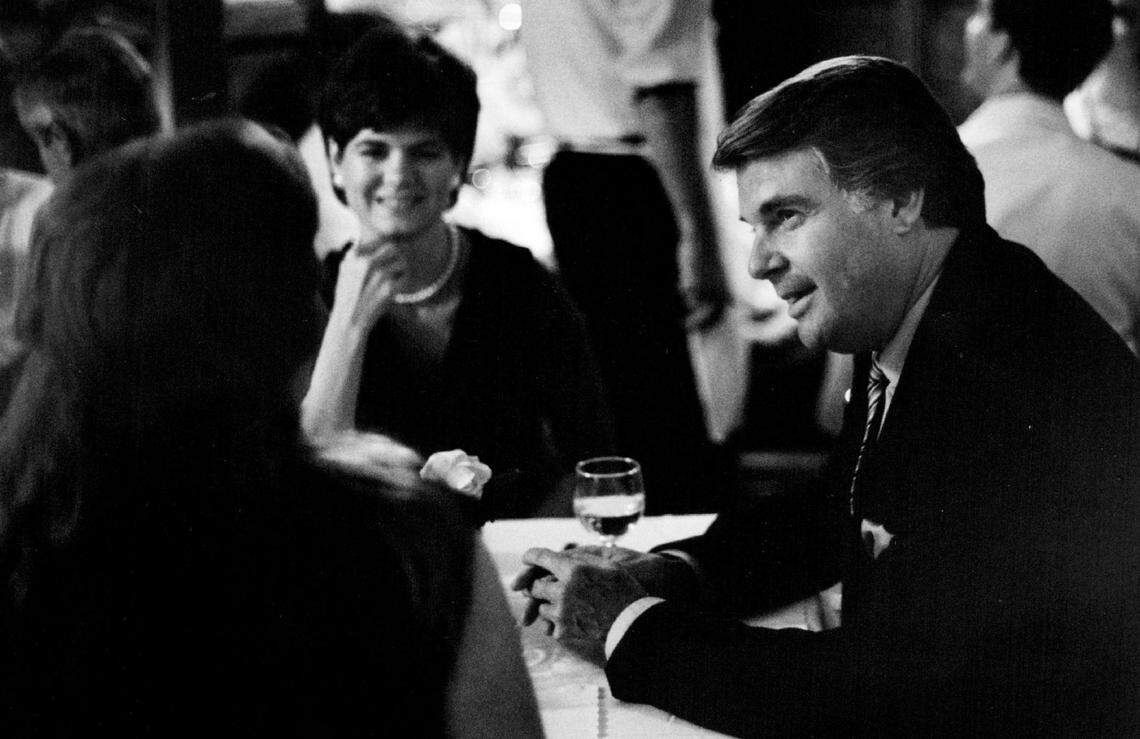 KCRA anchor Stan Atkinson dines in Sacramento in 1986. “A full-fledged Sacramento celebrity, (he) seldom fails to catch the eyes of other diners in local restaurants,” according to a profile in The Bee.