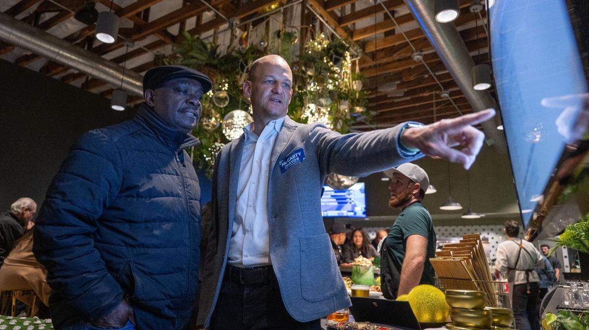 Sacramento mayoral candidate says he is supported by police officers. Is that true?