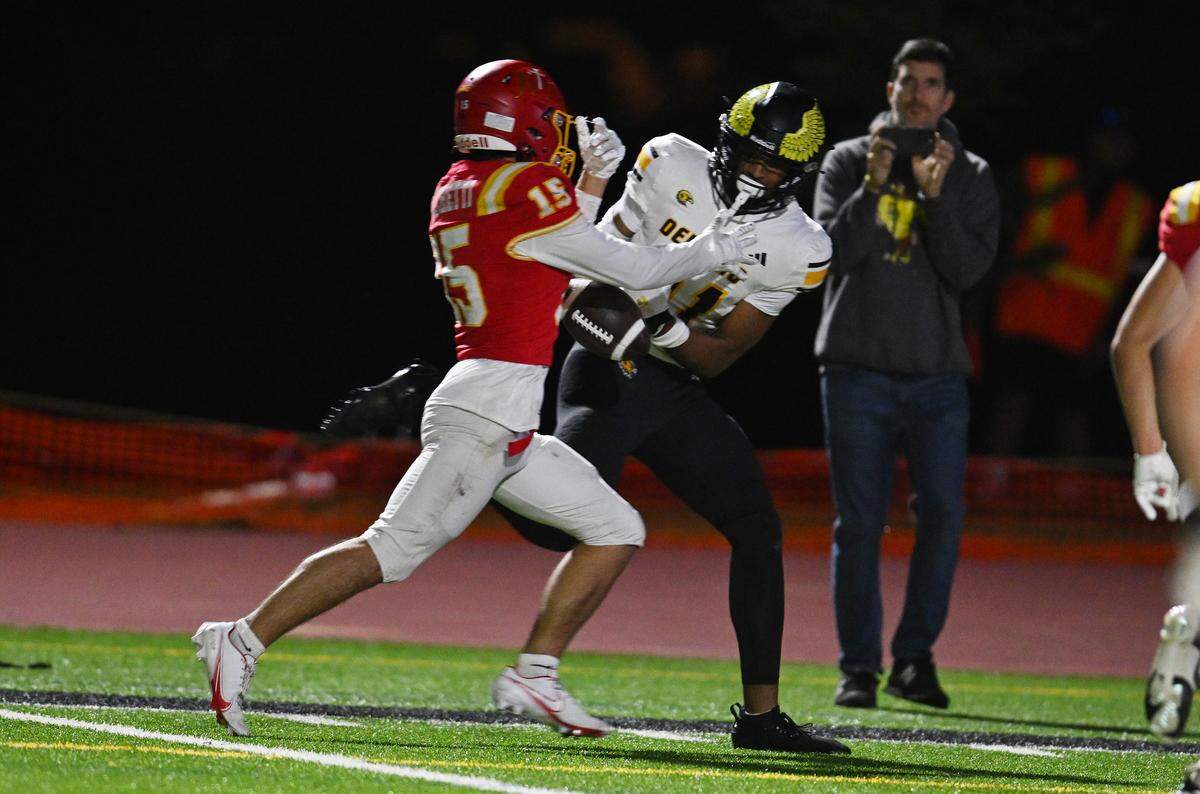 Darius Dismukes (81) of the Del Oro Golden Eagles drops the ball as Rocco Lucchetti (15) of the Jesuit Marauders defends during the first half on Friday, Oct. 17, 2025, in Carmichael.