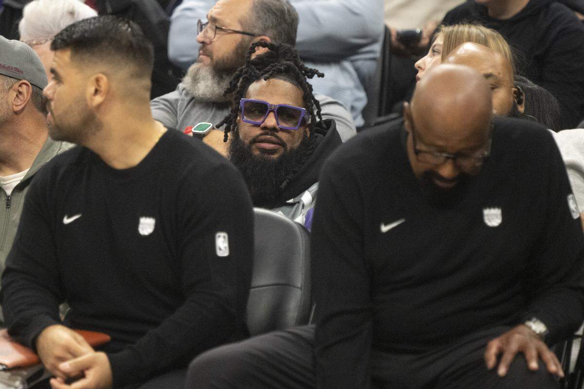 Sacramento Kings’ superfan Devlin Carter watches the Kings’ take on the Memphis Grizzlies from his seat behind the Kings’ bench at Golden 1 Center in Sacramento on Sunday, Nov. 30, 2025 — just one game after he was kicked out after a heated argument with Zach LaVine on Nov. 26.
