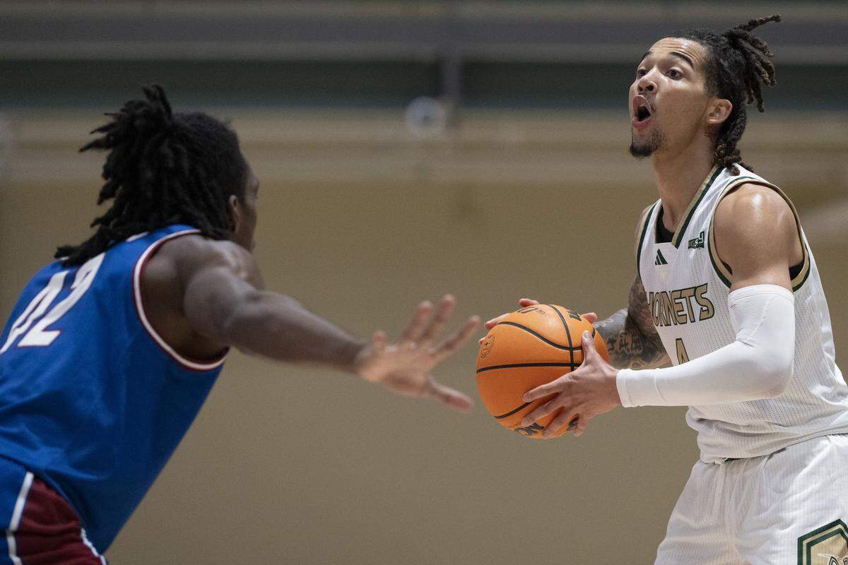Sacramento State guard Jahni Summers (4) calls to a teammate during a game between Sac State and Presbyterian at Hornet Pavilion in Sacramento on Sunday, Nov. 16, 2025.