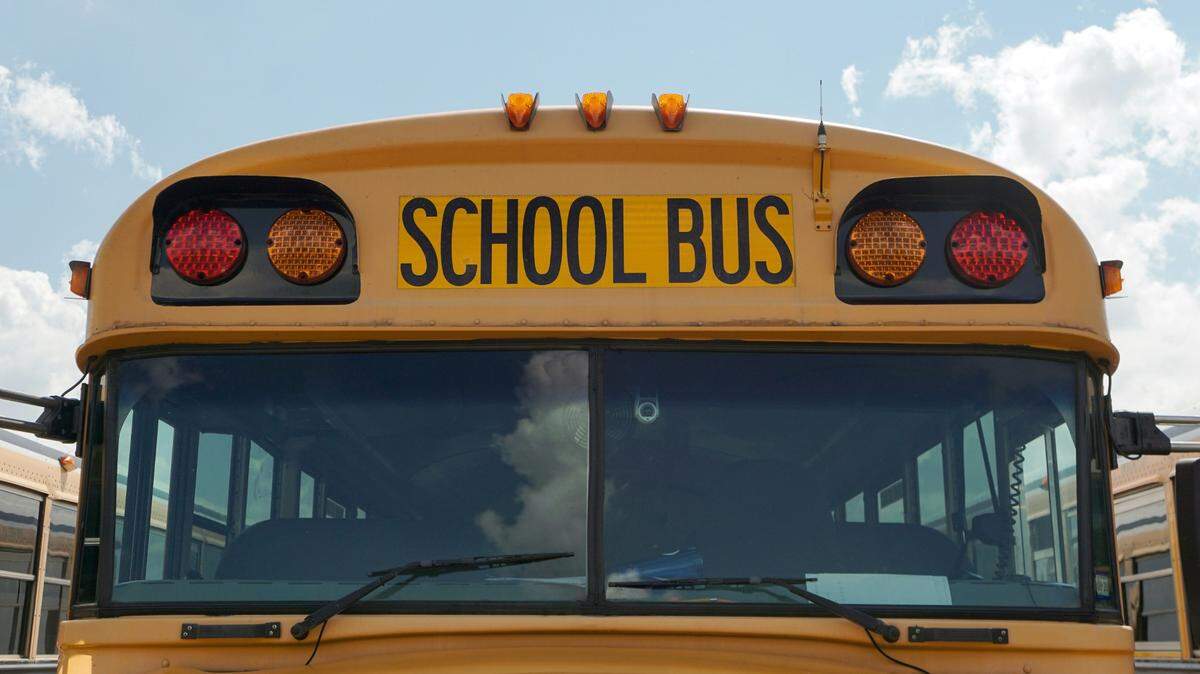 A former Utah school bus driver is accused of setting fires on buses, feds say.