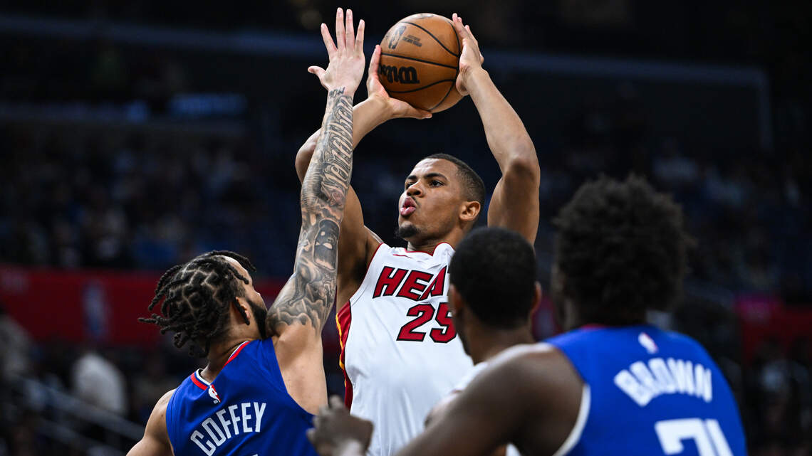 Kings sign former Miami Heat, Fresno State center Orlando Robinson to one-year contract