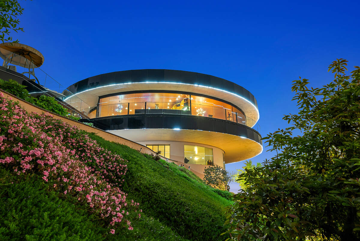 The gorgeous estate is now listed for $5.3 million and it needs to be seen to be believed.