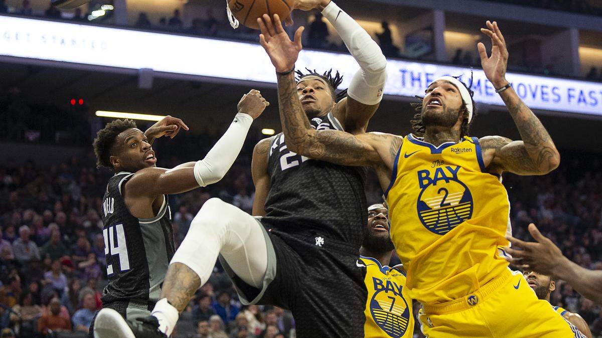 Sacramento Kings forward Richaun Holmes (22) battles Golden State Warriors center Willie Cauley-Stein (2) for rebound during a game at the Golden 1 Center on Monday, Jan 6, 2020 in Sacramento.