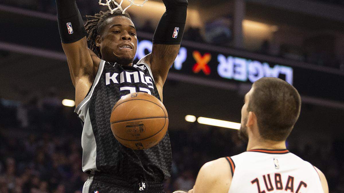 Sacramento Kings forward Richaun Holmes (22) scores over LA Clippers center Ivica Zubac (40) during a game at Golden 1 Center on Tuesday, Dec 31, 2019 in Sacramento.