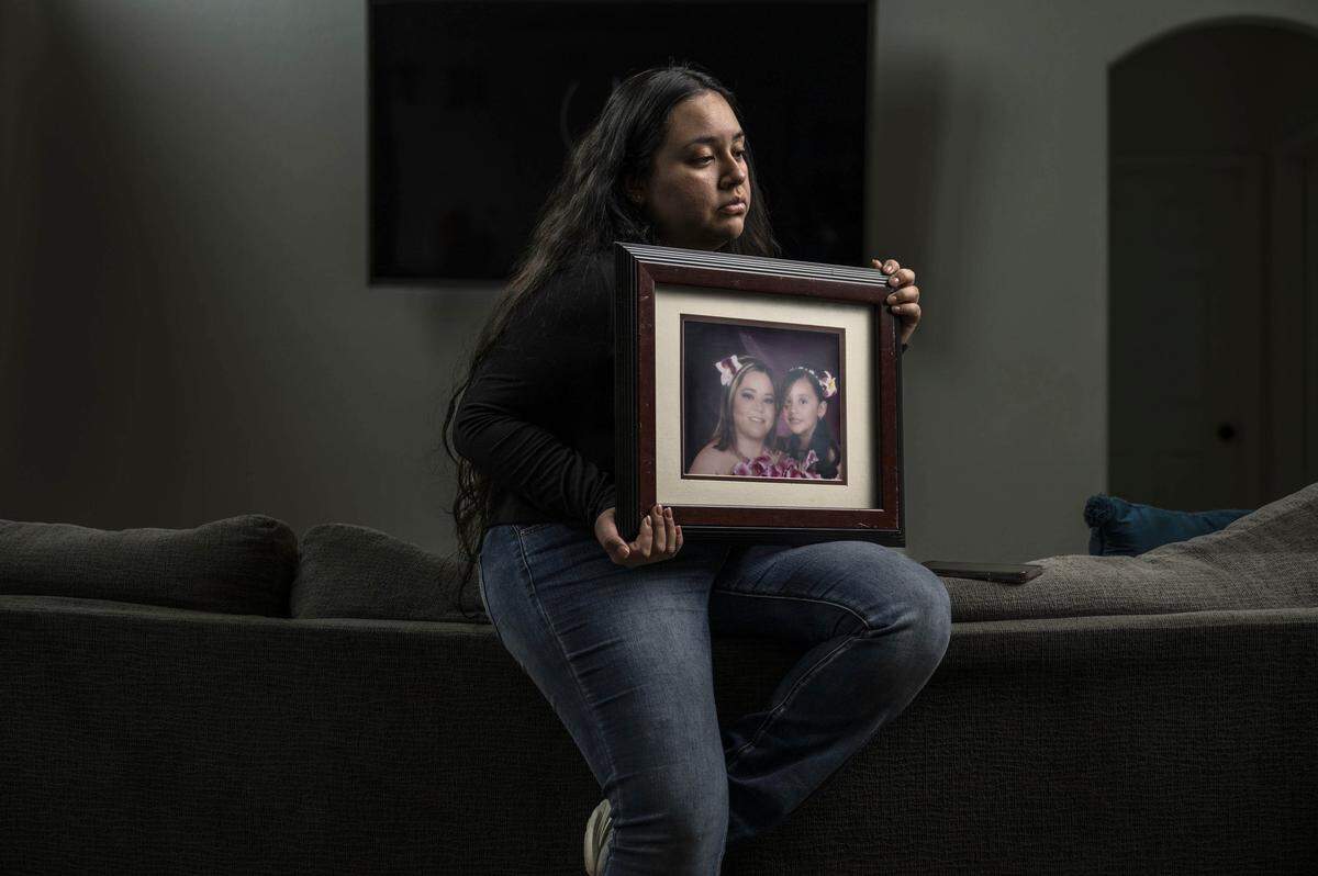 Sacramento resident Damaris Bello, 22, holds on Friday, Feb. 20, 2026, a picture of herself with her mother Maria de Jesus Estrada Juarez, who was deported to Mexico within 24 hours after appearing for a green card hearing at the John Moss Federal building.
