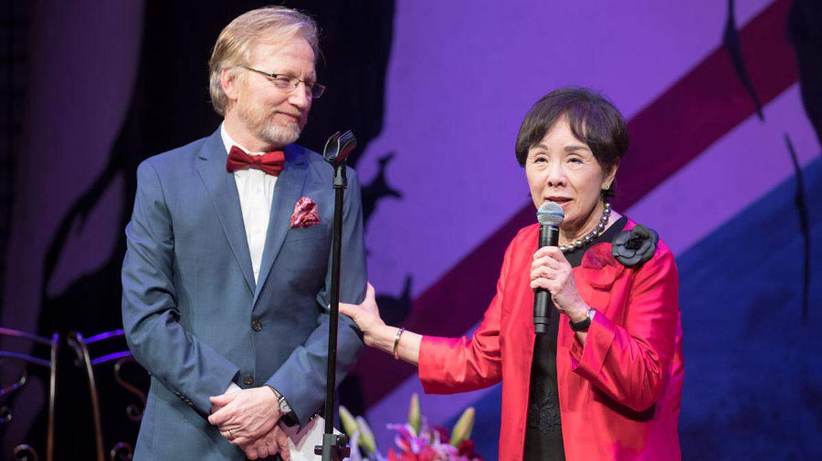 U.S. Rep. Doris Matsui of Sacramento speaks with Buck Busfield, the B Street Theatre’s producing artistic director.
