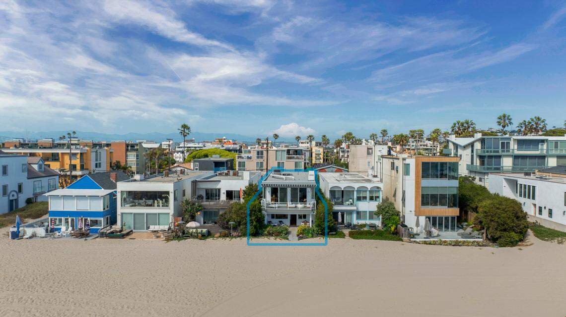 For $6 million, you can wake up every day to the white sand and blue waters of the Pacific Ocean in this Playa del Rey home.