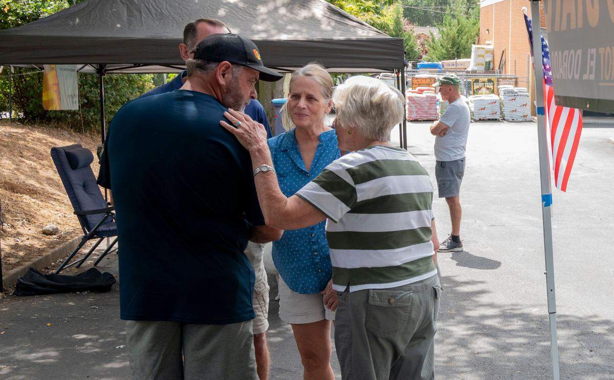 Sharon&nbsp;Durst, leader of the secessionist El Dorado state movement, talks with former supervisor Ray Nutting at their booth in Placerville on Sept. 13.