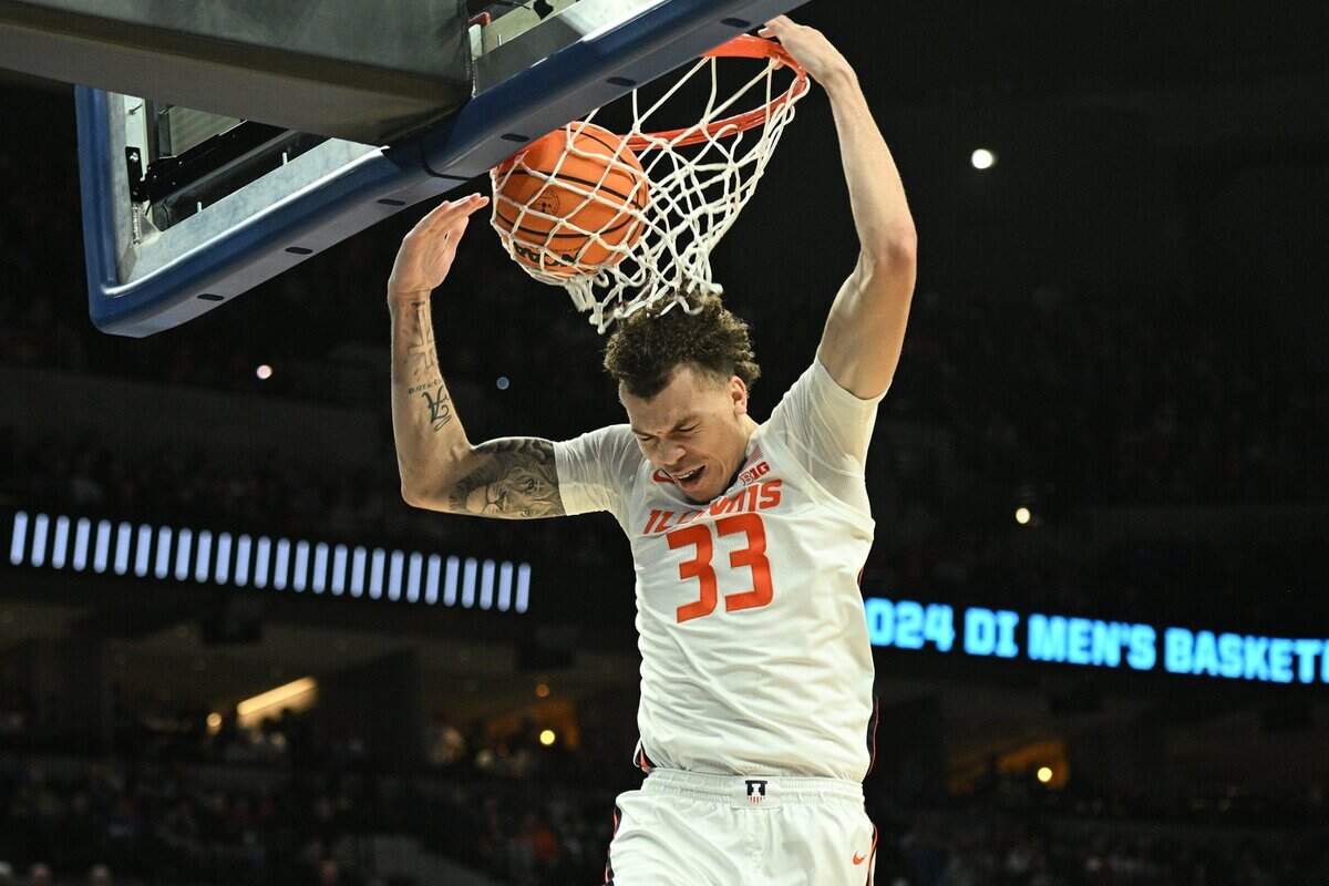 Mar 21, 2024; Omaha, NE, USA;  Illinois Fighting Illini forward Coleman Hawkins (33) dunks the ball in the first half against the Morehead State Eagles during the first round of the NCAA Tournament at CHI Health Center Omaha. Mandatory Credit: Steven Branscombe-USA TODAY Sports