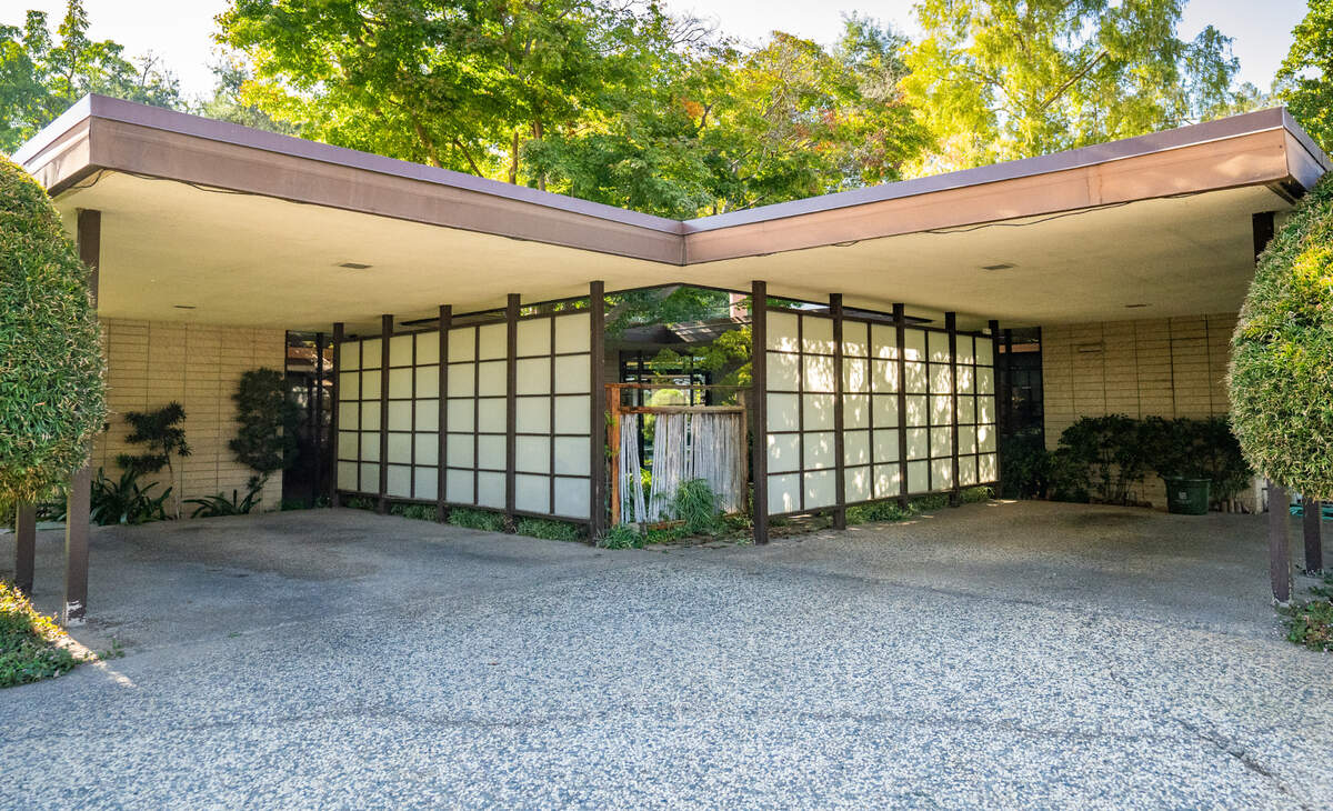 This unique five-bedroom mid-century modern home in Sacramento’s Willhagin neighborhood was completed in 1965. It’s now on the market for $765,000 as of October 20, 2022.