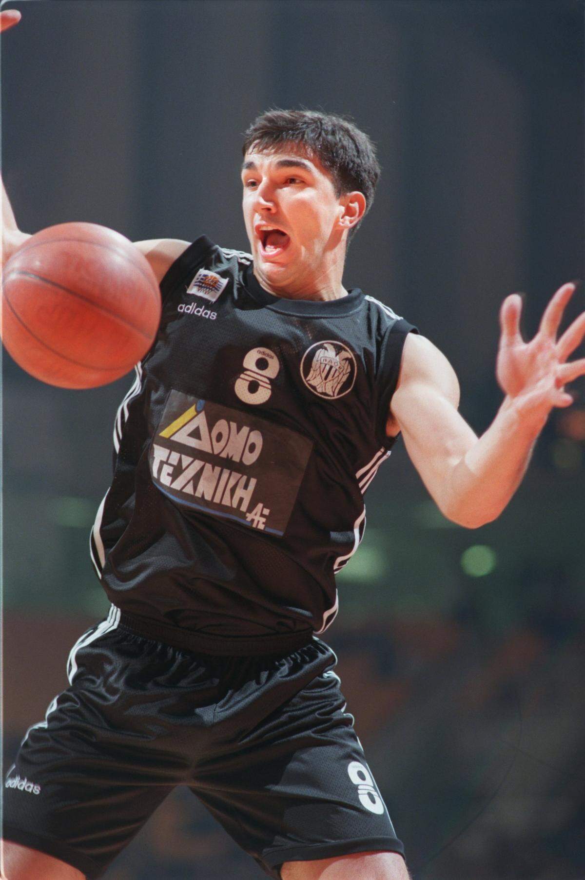 Predrag “Peja” Stojakovic leads PAOK to a comeback victory against Panathinaikos in Athens on March 21, 1998. The leading scorer for PAOK, he was considered by many to be the best player in Europe. The Kings drafted him in 1996 but he didn’t sign with the team until 1998. 