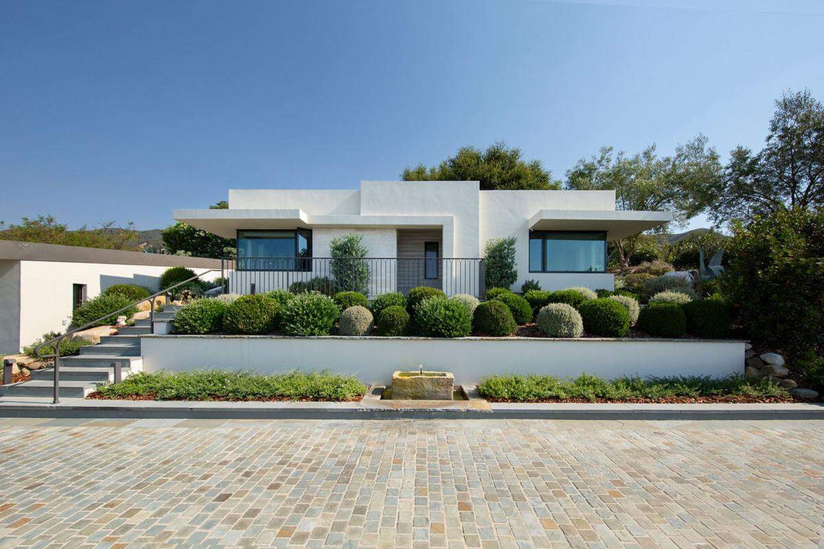 A hillside house with dramatic views of the Pacific ocean has landed on the real estate market for $6.385 million in Santa Barbara, owned by “Back to the Future” legend Christopher Lloyd.