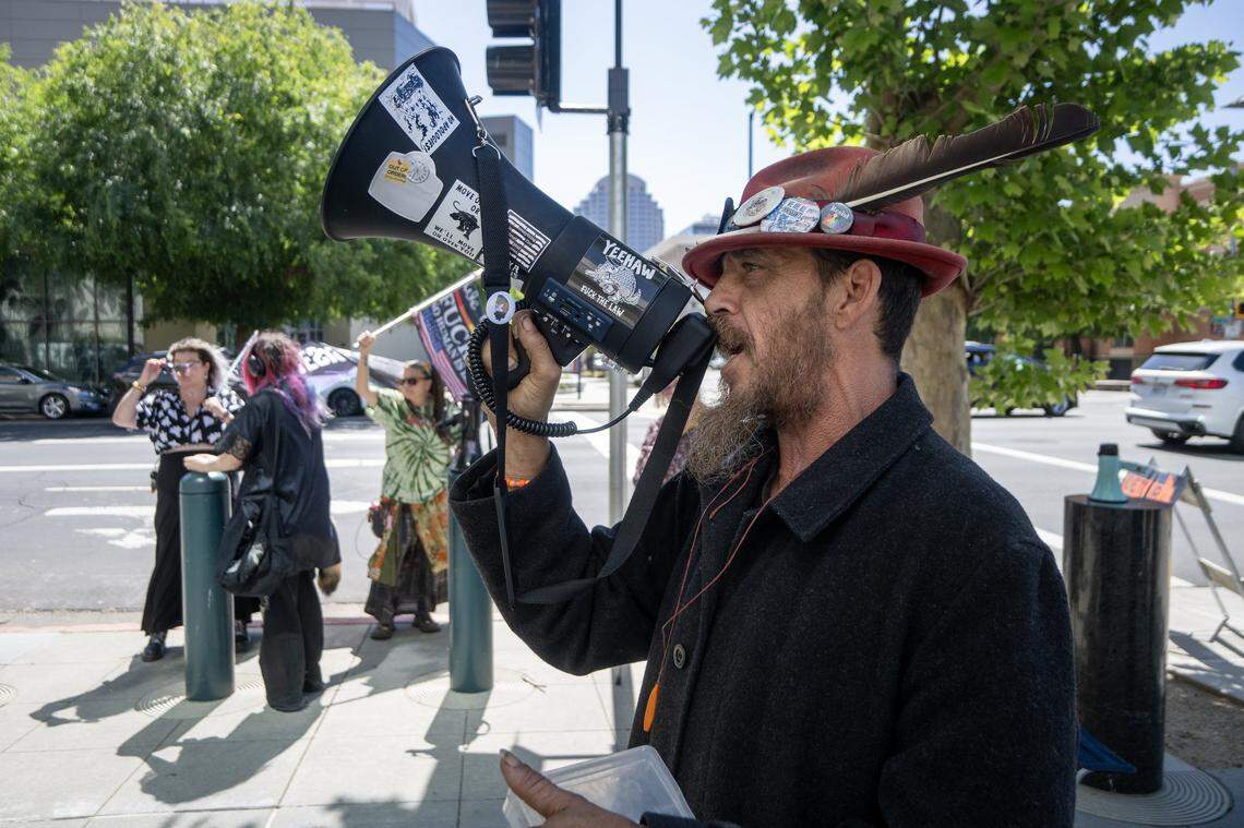A protester who identified himself as Faygo leads a small group of protesters outside of the Matsui Federal Courthouse in Sacramento where the hearing for Carlos Mendoza was being held on Tuesday, April 14, 2026.