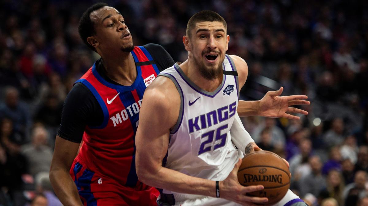 Sacramento Kings center Alex Len (25) brings the ball to the hoop during the first half during a game between the Sacramento Kings and the Detroit Pistons at Golden 1 Center in downtown Sacramento on Sunday, March 1, 2020.