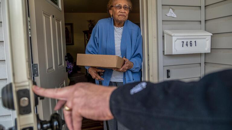 See the Great Plates Delivered program deliver food to Sacramento seniors in need