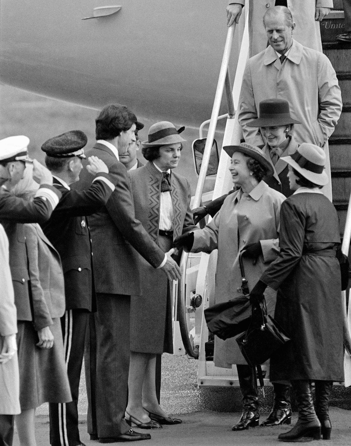 Queen Elizabeth II reaches to shake hands with San Francisco Mayor Dianne Feinstein and her husband Richard Blum as Nancy Reagan and Prince Philip stand behind her upon their arrival to San Francisco on March 2, 1983.