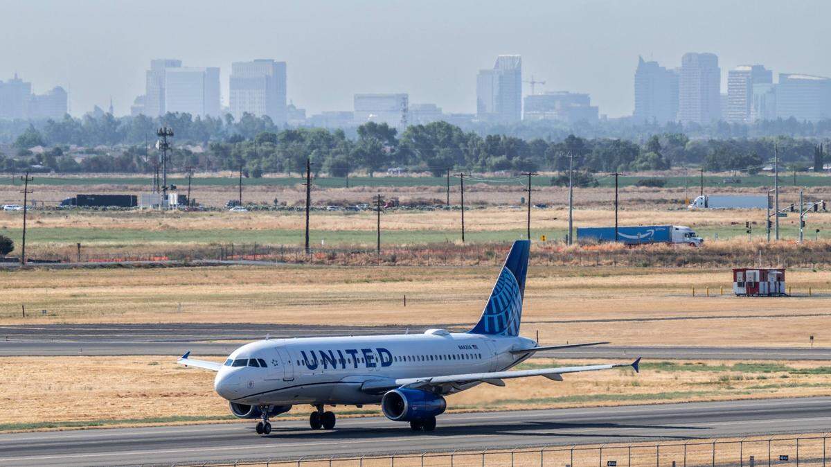 A United Airlines flight makes its way to the terminal after landing after a global technology outage on Friday that forced some airlines to cancel flights.