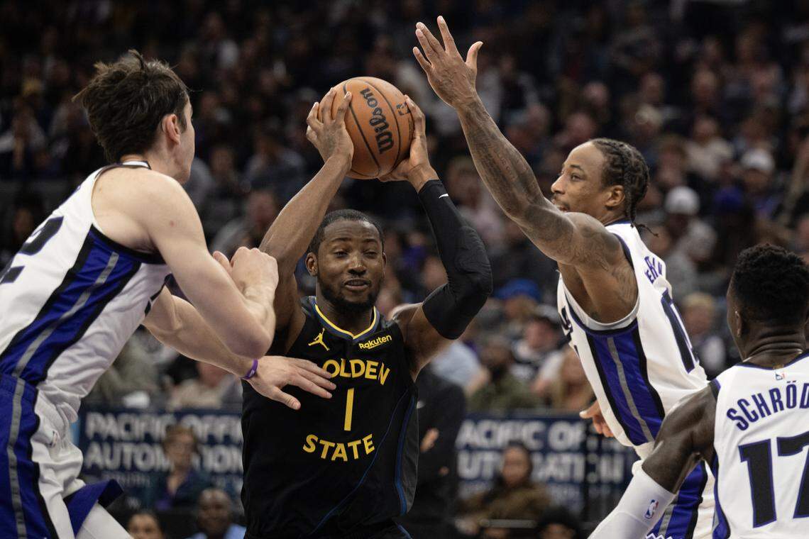 Golden State Warriors forward Jonathan Kuminga (1) cuts through Sacramento Kings guard DeMar DeRozan (10) and center Maxime Raynaud (42) in the first half on Wednesday, Nov. 5, 2025.