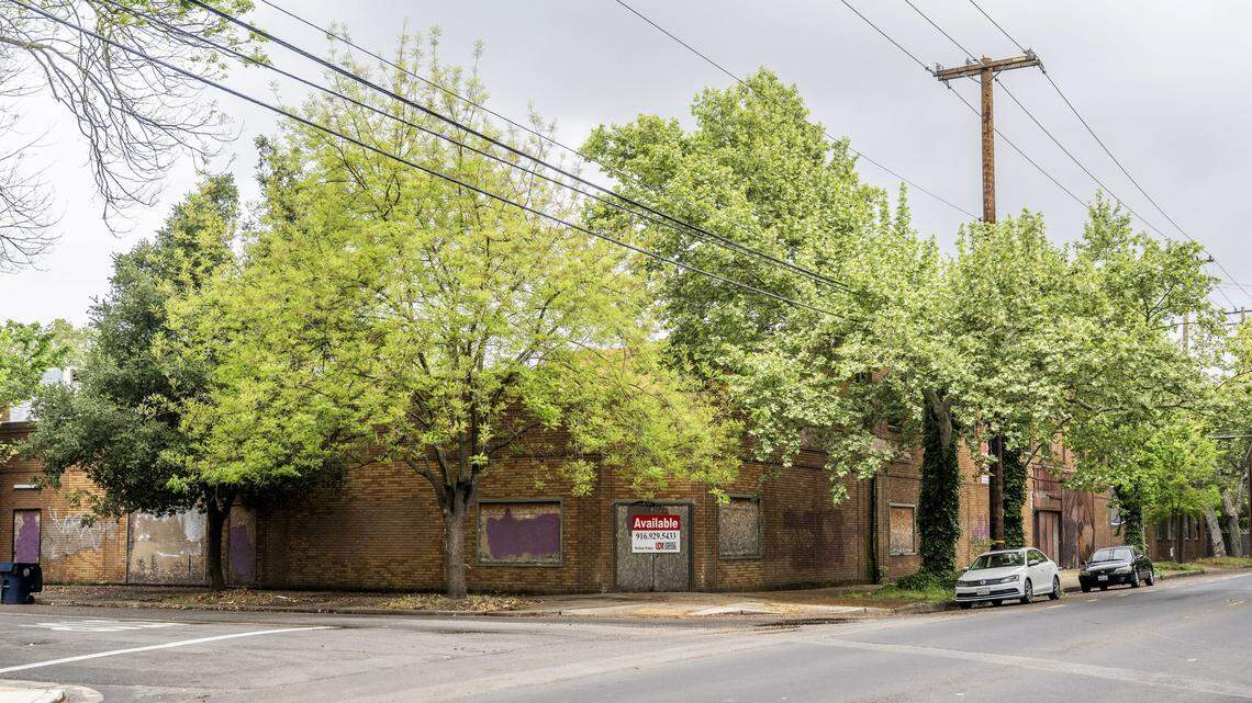 A secretive East Sacramento group is waging its latest battle over apartment plan