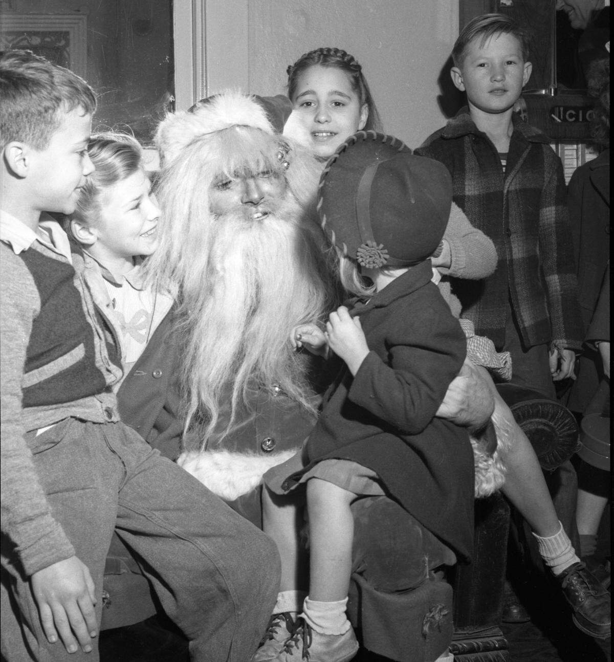 Santa Claus visits with some of the more than 5,000 youngsters at the first performance of the annual Christmas show sponsored by The Sacramento Bee, KFBK and the retail merchants association in 1946.