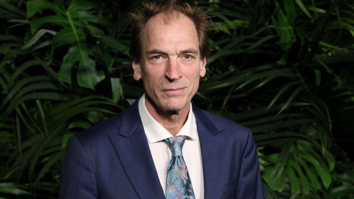 Julian Sands arrives at the 2020 Chanel Pre-Oscar Dinner at The Beverly Hills Hotel on Saturday, Feb. 8, 2020, in Beverly Hills, Calif.
