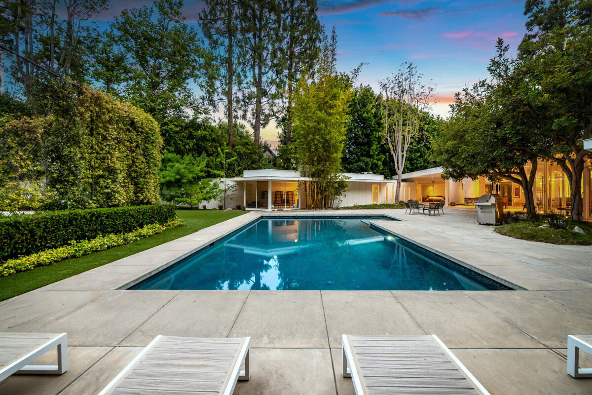 In addition to the A. Quincy Jones residence, there are only two other estates within walking distance of downtown Beverly Hills.