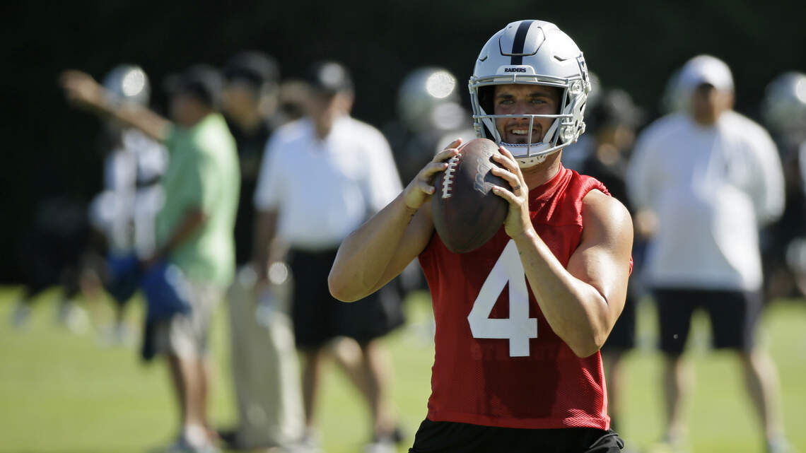 Derek Carr looks like franchise quarterback even without Raiders’ All-Pro receiver