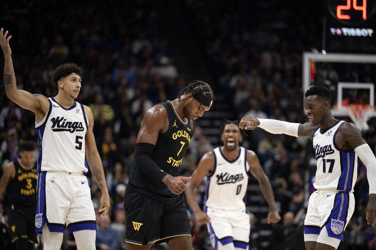 Sacramento Kings guard Nique Clifford (5), guard Malik Monk (0) and guard Dennis Schroder (17) react after Golden State Warriors guard Buddy Hield (7) loses the ball out of bounds in the second half on Wednesday, Nov. 5, 2025.