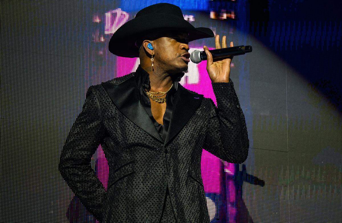 R&B singer-songwriter Ne-Yo performs at Golden 1 Center on Saturday, March 8, 2025, where he was opening for Mary J. Blige.