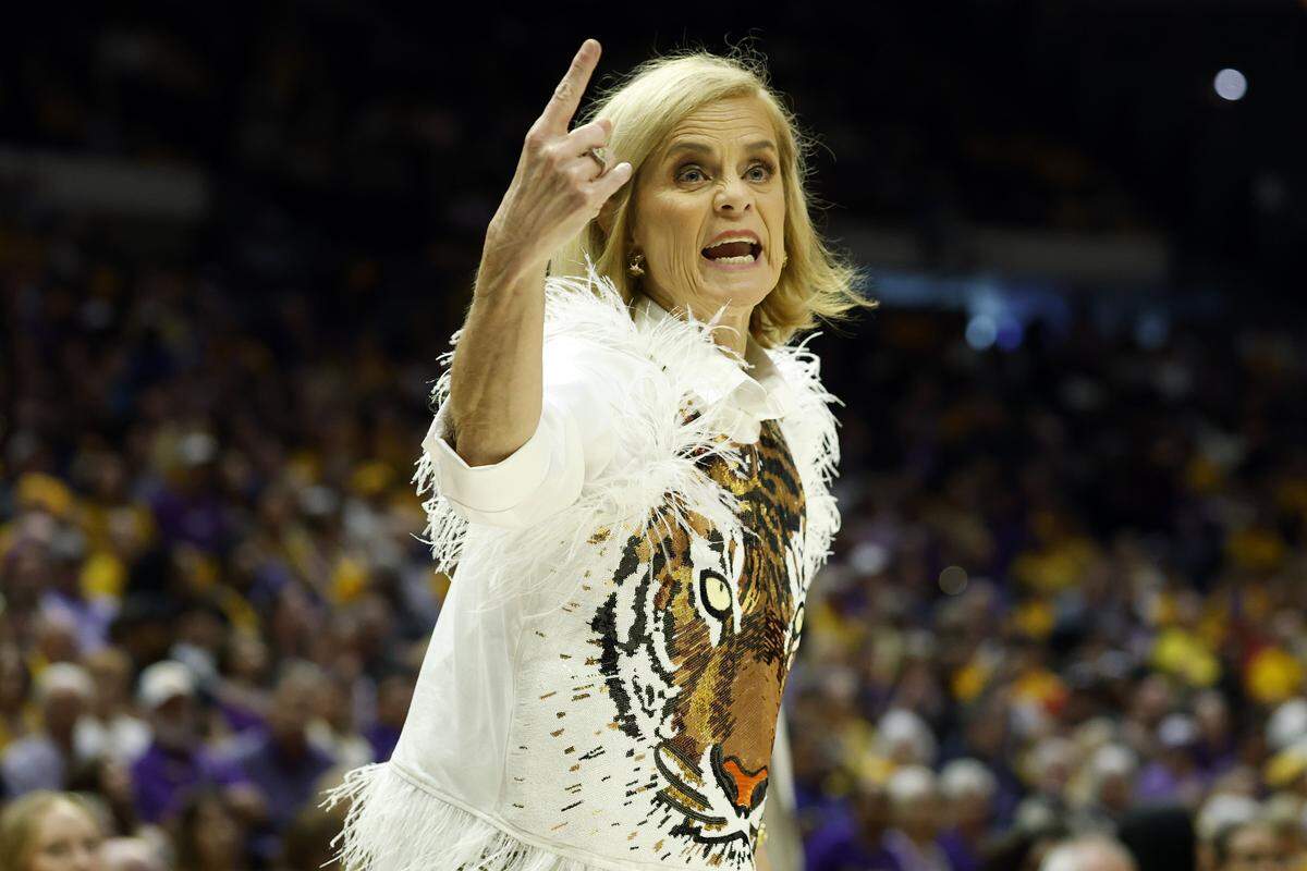 BATON ROUGE, LOUISIANA - FEBRUARY 26: Head coach Kim Mulkey of the LSU Tigers reacts during the second half of a game against the Tennessee Lady Volunteers at Pete Maravich Assembly Center on February 26, 2026 in Baton Rouge, Louisiana. (Photo by Tyler Kaufman/Getty Images)